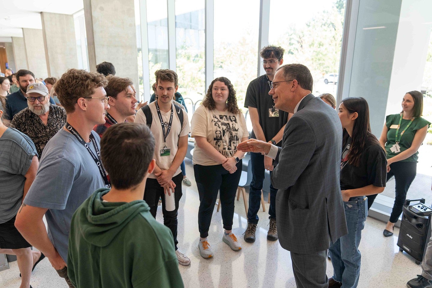 President Scholz meets with students at the Knight Campus