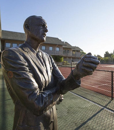 bowerman statue hayward field